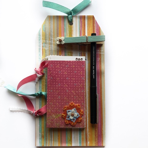 Notepad, Bookmarks, and Buttons - Picture 2 of 7